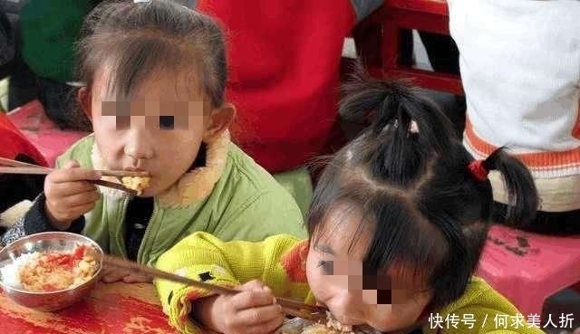 照后|孩子总夸幼儿园饭菜香，每顿能吃两碗，看到午餐照后妈妈深受打击