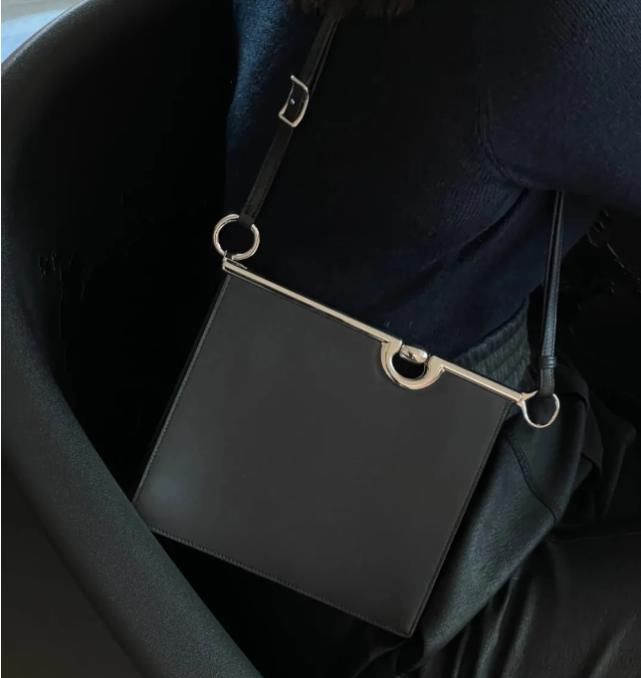 大牌包包锁扣奥秘多~你最爱哪个？