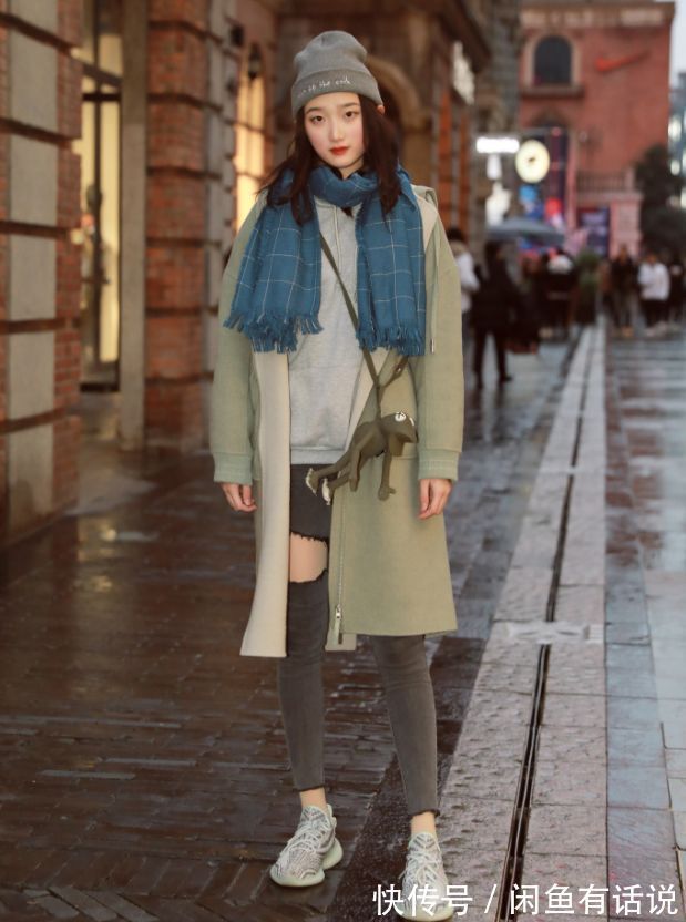 搭配 入冬后火了一种新搭配:叫“上身贵妇+下身村姑”,明星也这么穿