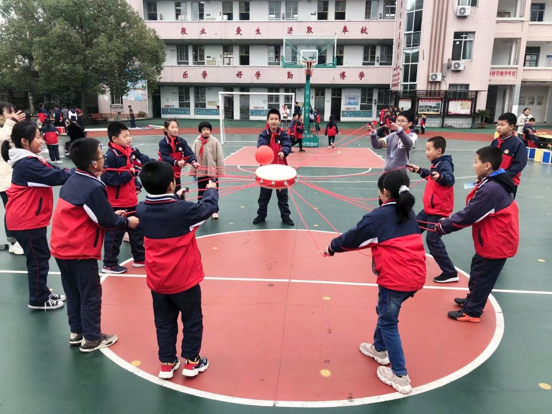 机器人|下地劳作、玩转无人机、与机器人大PK···莲都的学生们在“双减”之下露出了开心的笑容！