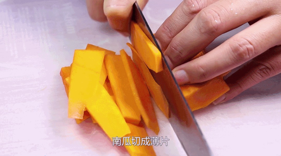 面粉别做包子!加上南瓜,不加一滴水,营养是包子8倍,出锅秒光