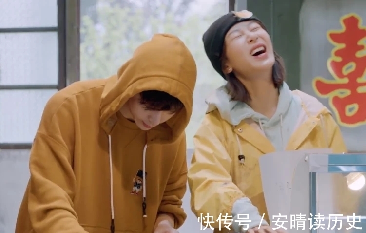 狗粮|张艺兴花式撒狗粮?和彭昱畅做合作伙伴,原因是杨紫“算了一卦”