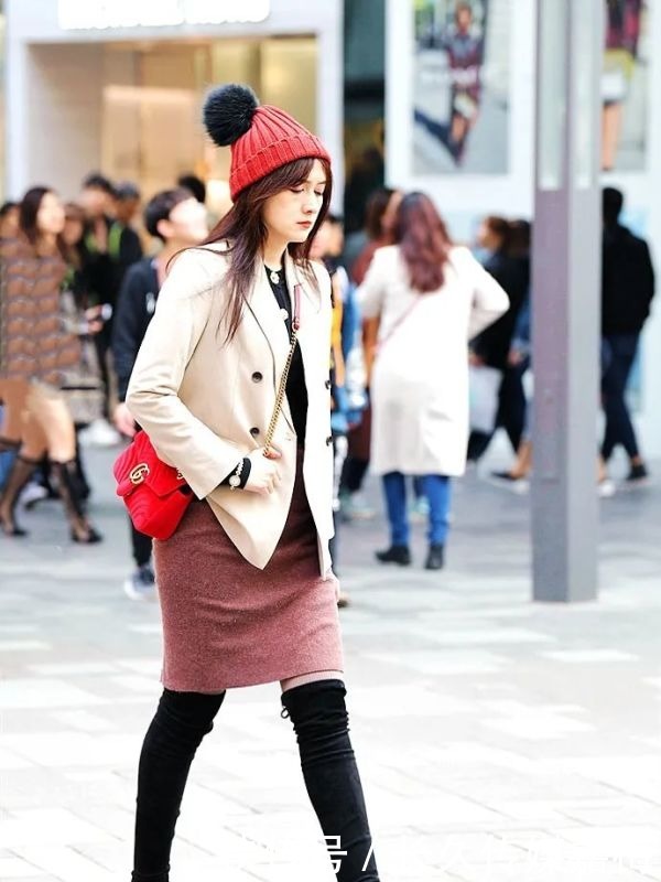 美女|街拍:腿长两米的高筒靴美女