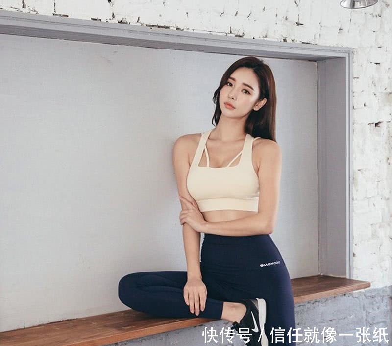 清纯小姐姐黑色紧身裤, 时尚的穿衣搭配, 尽显时尚青春!