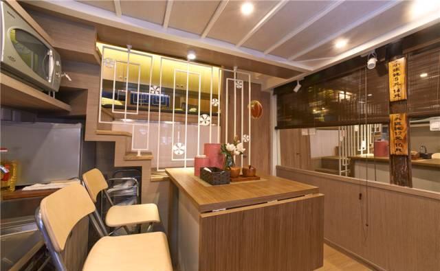 爷爷奶奶|三代6口人挤24㎡弄堂房，28岁侄子与姨妈同卧，因怕苦从不工作