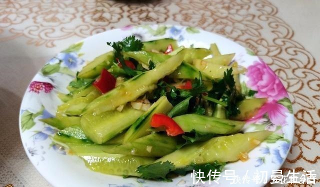 婆婆家的午餐,满满的盆装肉,真的是吃一顿饱两顿,解馋!