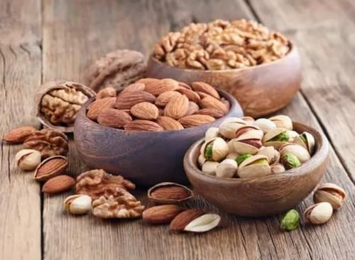 高血压人群|患有高血压不能吃大蒜吗？医生：若想稳控血压，这5种素食不要碰