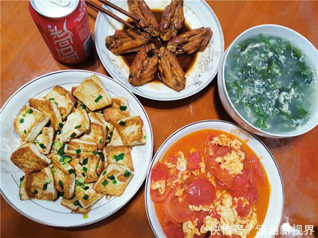 同事|闺蜜来家里蹭饭,一桌菜50块钱不到,吃到撑,同事真会过日子!