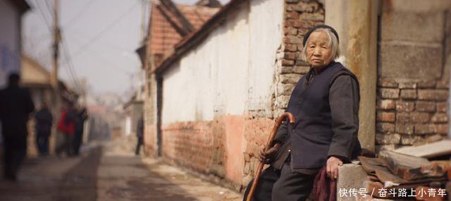 离家|年轻时偷偷离家参军,20年后成为司令归家,母亲却一把操起铲子!