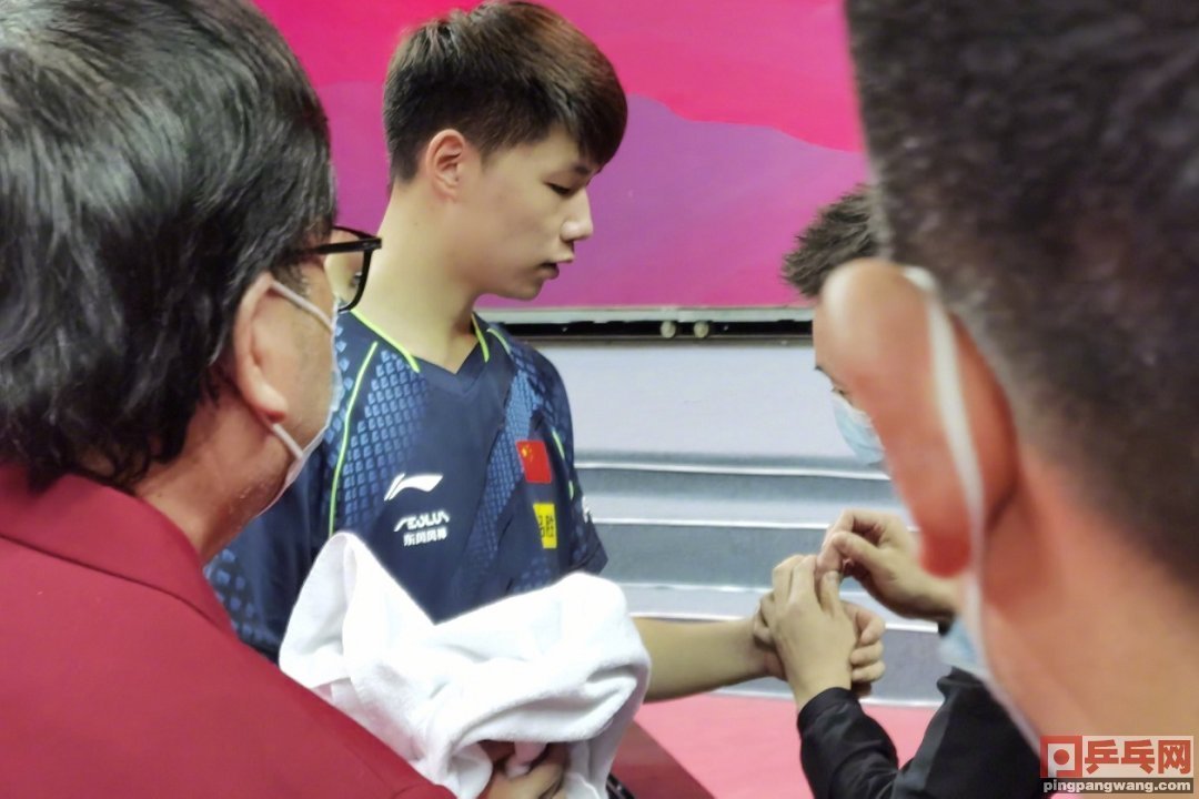 热身赛|两小将拼马龙许昕拼见血,国乒热身赛孙颖莎陈幸同输给特殊男陪练
