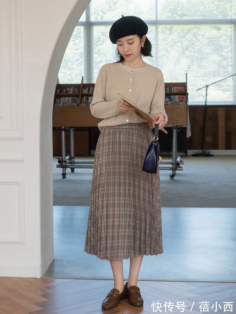 针织衫 秋冬建议多穿“针织衫”,搭配半身裙大方优雅,搭配锥形裤真高级