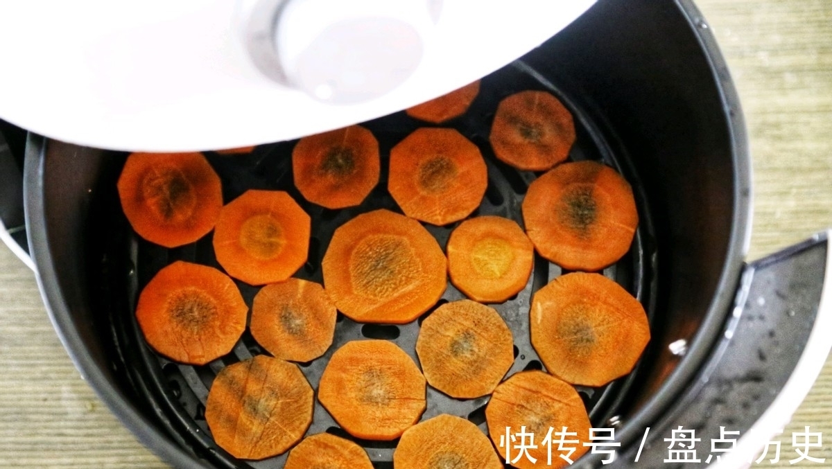 胡萝卜|孩子不爱吃胡萝卜？试试将胡萝卜做成小零食，没有添加放心吃