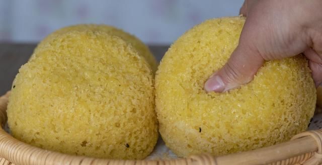 糯米粉新吃法,加3个鸡蛋搅一搅,手不沾面就做好,比蛋糕还好吃
