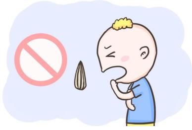 男子|惊险一刻!男子误食异物卡喉!最终……