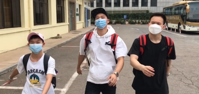 唐宾|身高相差40厘米!1米43全红婵在1米83前辈身边小鸟依人,红姐挺萌