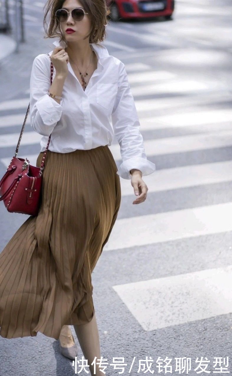 搭配 奔五的女人别“扮嫩”,这样搭配成熟又有范,既有气质又有女人味