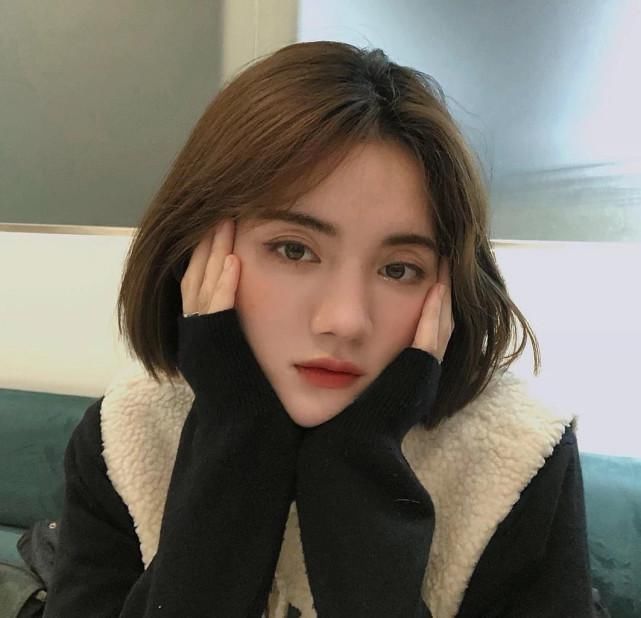 锁骨发out了！2021短发流行这么剪，烫不烫都超好看