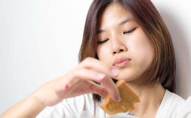 暗号|女性快绝经时,身体会提前发出6个暗号,早发现,还能留住月经