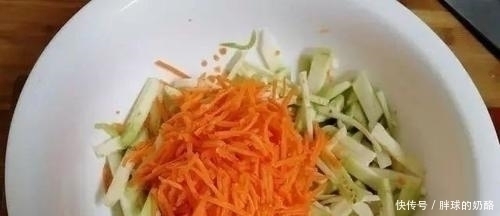 早餐饼|一个茄子，两个鸡蛋，不蒸，不炒，不用一滴水，十分钟搞定早餐