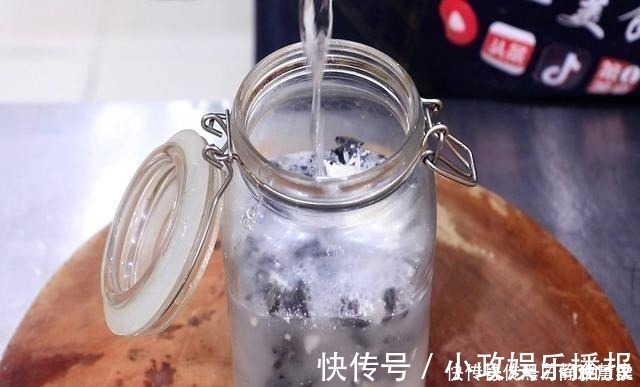 干木耳|泡木耳只加水就错了,饭店常加这2样,2分钟泡开、木耳又大又软