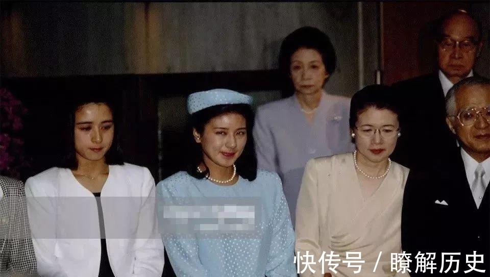 toi 对于女人来说，不管是多少岁，戒指都是生活中不可或缺的部分