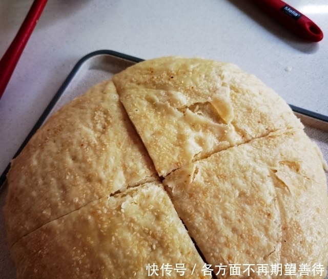 千层杂粮发面饼,外边金黄酥香,里面柔软分层