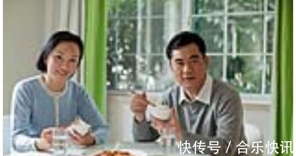 钙质|鱼是骨质疏松的帮凶？医生警告：3种鱼肉常吃，铁骨也扛不住