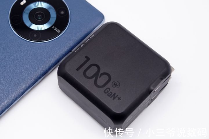 双口|Aohi 100W双口充电器：小巧一拖二设计，稳稳的快充体验