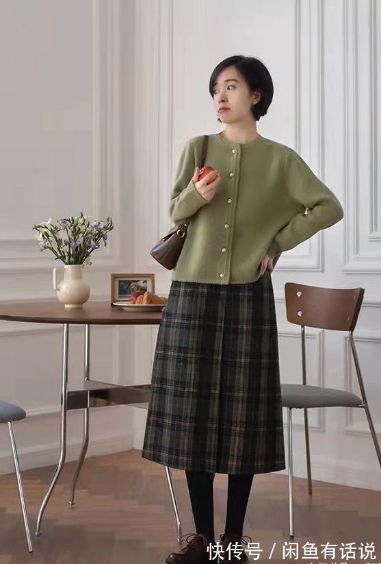 外套|中年女人穿短外套,下装和鞋子决定气质,几个搭配小技巧记得收藏