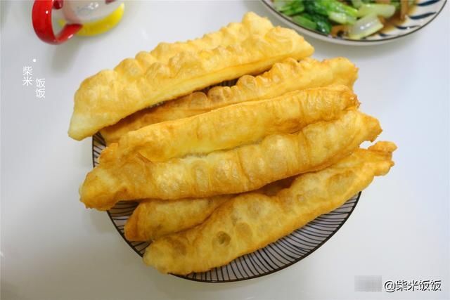 早餐不将就,想吃什么做什么,油条豆浆加炒菜,好做好吃