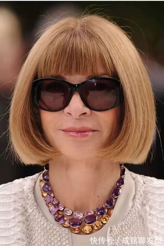 长裙|“时尚女魔头”安娜·温图尔,衣着光鲜身材曼妙,72岁风采依旧