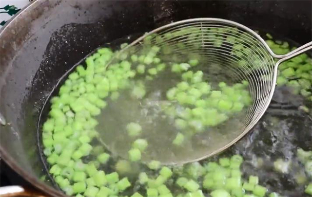 饭店|饭店的五香花生米为啥那么好吃?做法诀窍告诉你,原来如此简单