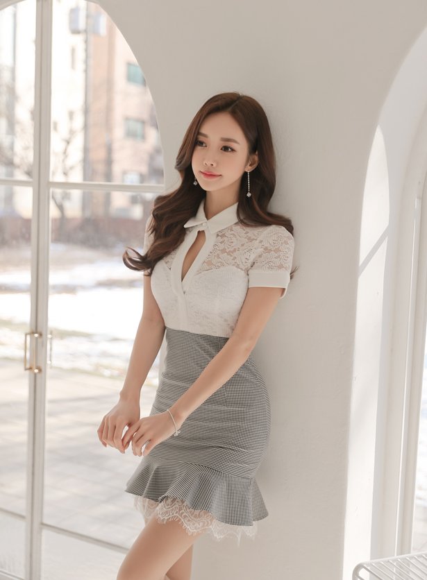 孙允珠两款职业包臀裙穿搭，显成熟女人味，哪款显凹凸好身材?