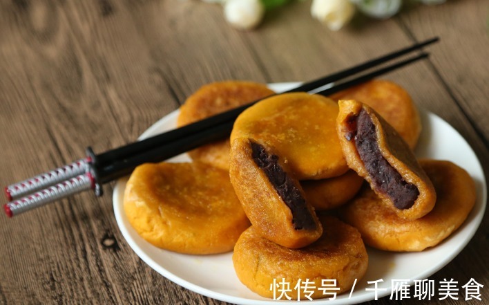 电饼铛|南瓜加上豆沙馅做出来的小饼，个个黄金酥脆，看着都流口水