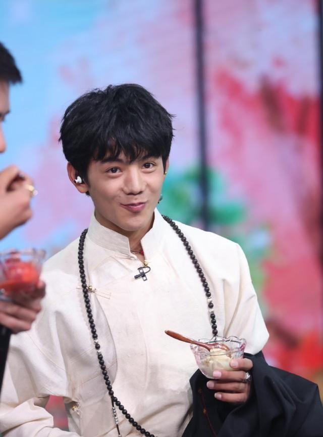 周也 姚安娜要上《中餐厅5》?丁真龚俊也来,黄晓明没人管了