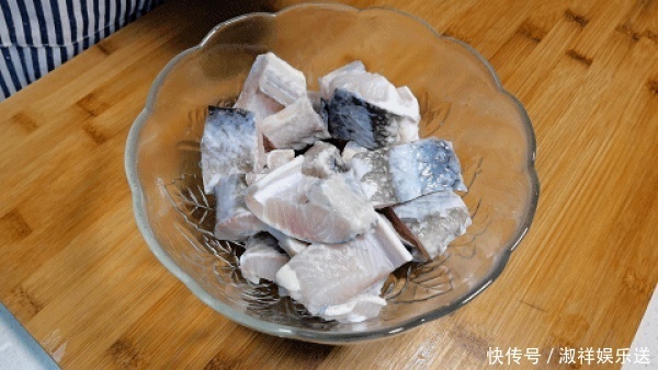 新手|焖锅外面吃一次要300,在家自己做100块就搞定,厨房新手也能做好