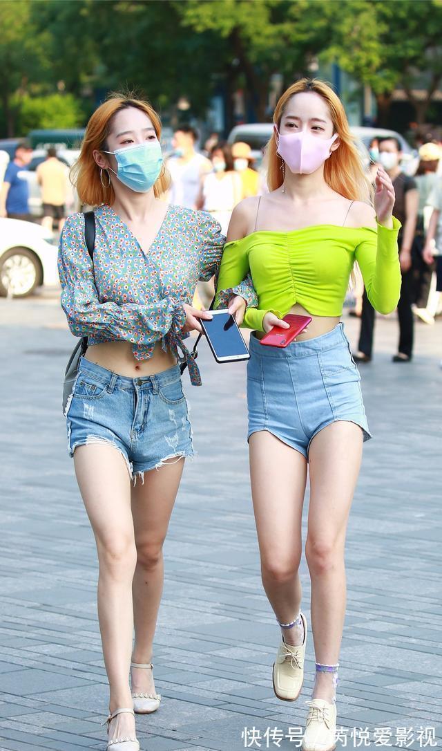 服饰 高腰裤,短裤加高跟鞋,如此搭配,简单大方的同时还带有青春气息