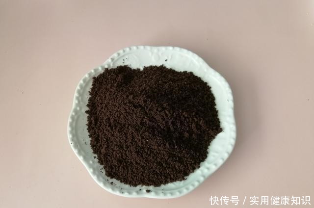 夏天不用烤箱也能做蛋糕,1搅1拌就完成,入口即化,孩子超爱吃