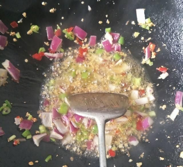 金牌蒜香骨,香酥可口,特别美味,不亚于外面的餐馆