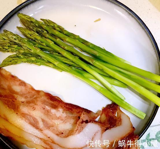 营养|一道营养满满的早餐,食材丰富,精致解馋