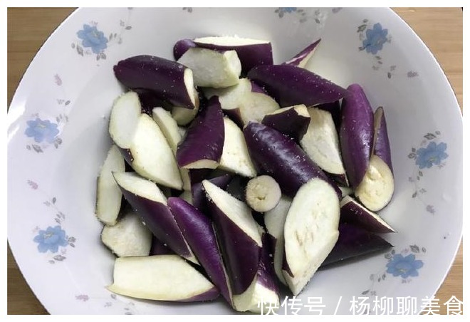 黄梅天|夏天就爱这道菜，我家隔三差五就做，入味不腻口，连汤也没剩