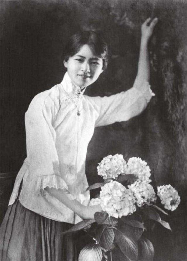 中国建筑史$林徽因病重,梁思成每日在床边照顾,后娶二妻林洙,却拿来当保姆