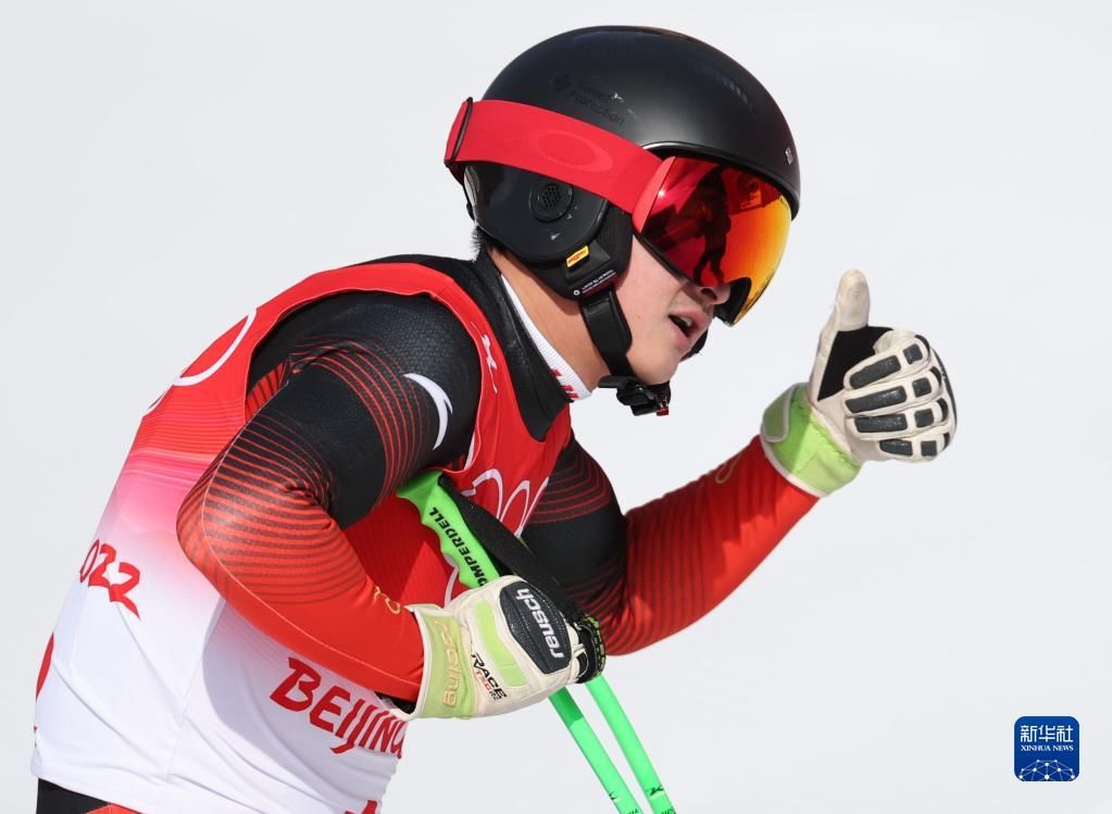 北京冬奥会|中国选手徐铭甫完成北京冬奥会男子滑降比赛