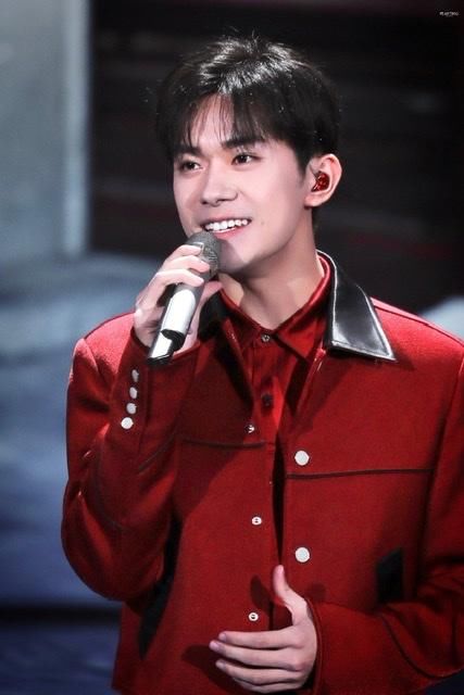 易烊千玺和春晚假发!居然是大型连续剧啊!四字弟弟也素颜回应啦