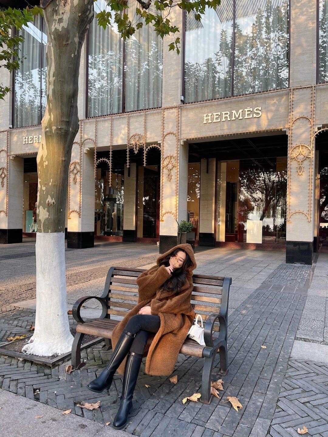 吊带裙 泰迪熊外套搭什么下装最好看,码住这几款,秒变精致时髦精