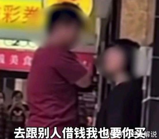 虚荣心|台湾女子要万元化妆品被拒，当街掌掴男友，称''借钱也要给我买''