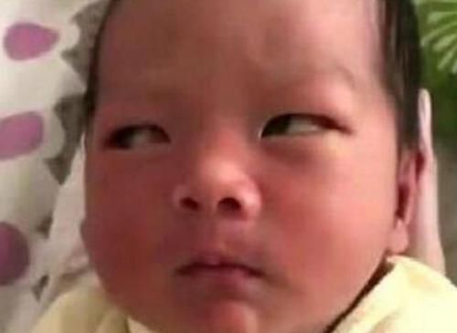 dh这个宝宝火了,刚出生就一脸嫌弃样,网友:孟婆骗我,这家没有钱