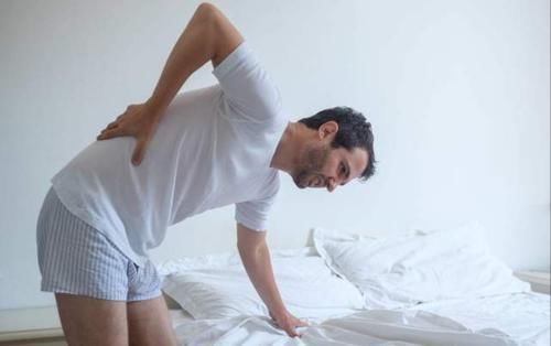 夜尿|男人半夜起床小便,说明肾功能不好?辟谣:真实原因可能有这4点