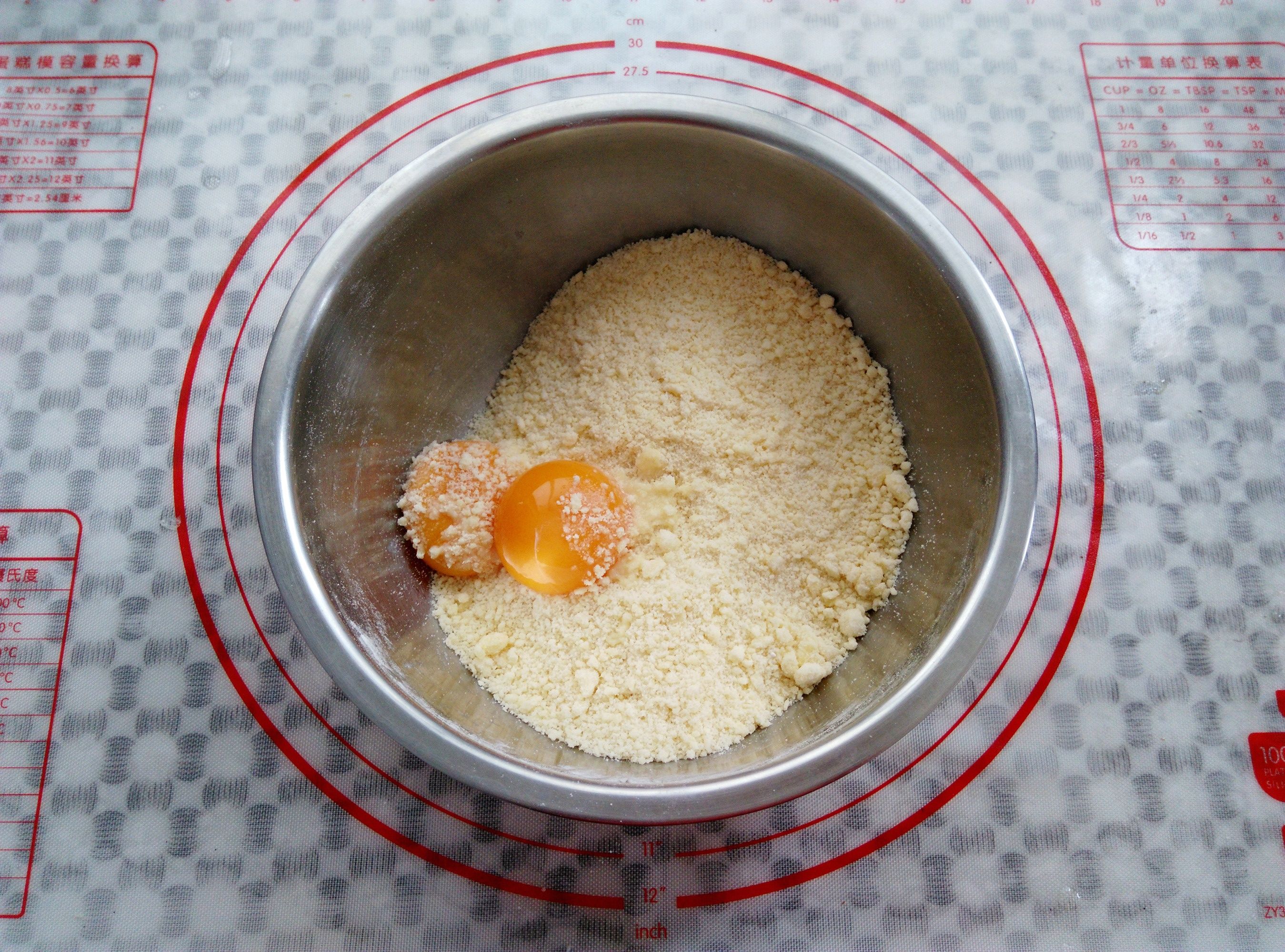 婆婆收了个32斤的大南瓜,我用它做南瓜派,香甜细腻比蛋糕还好吃