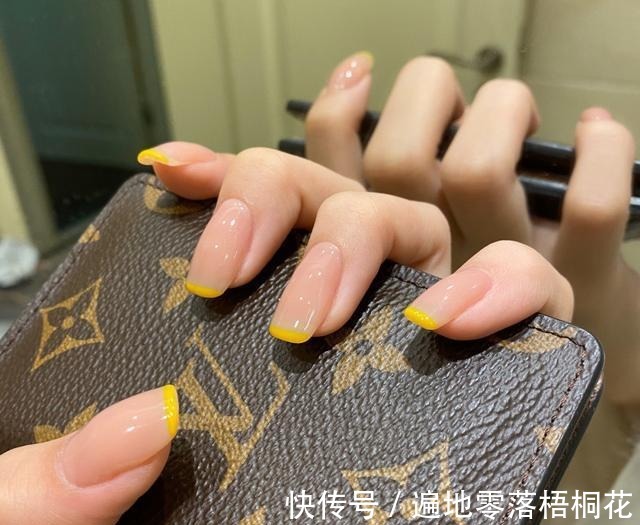 葡萄紫|超气质新年美甲,这几款让你艳压群芳,又酷又美